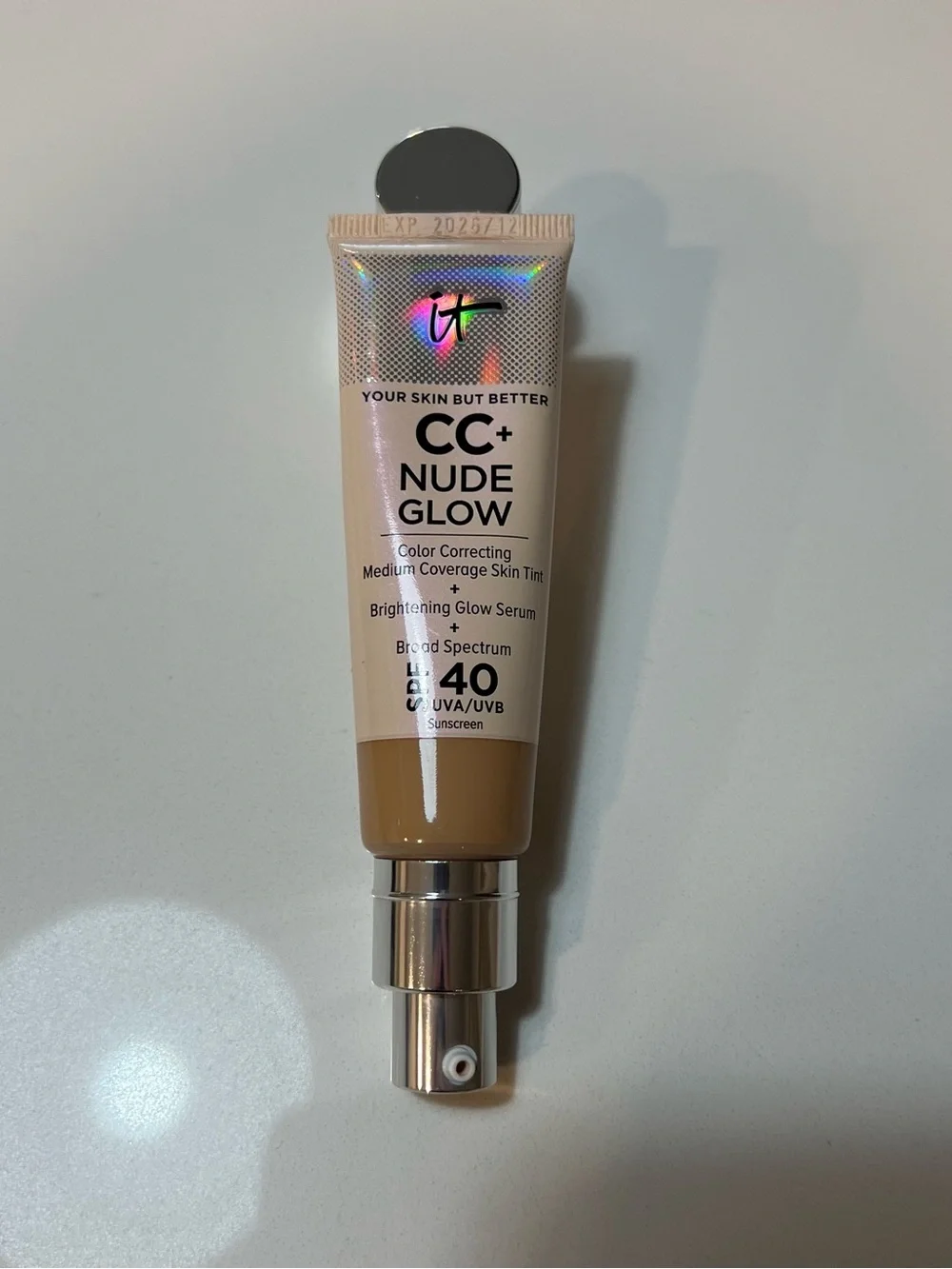 it cosmetics CC+ Nude Glow Skin Tint in Light